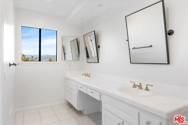 $9,450 | 3630 Roberts View Place, Studio City, CA 91604