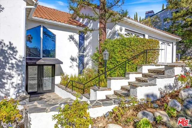 $9,450 | 3630 Roberts View Place, Studio City, CA 91604