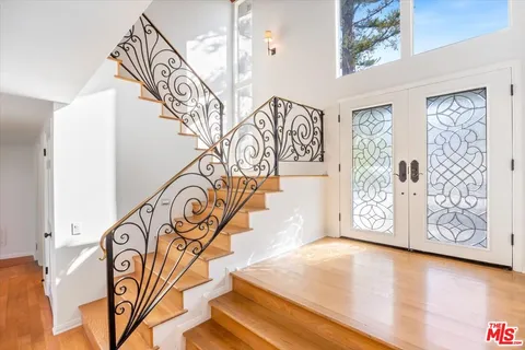 $9,450 | 3630 Roberts View Place, Studio City, CA 91604