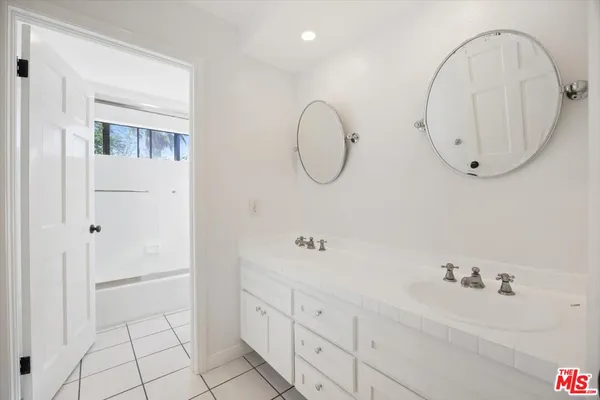 $9,450 | 3630 Roberts View Place, Studio City, CA 91604