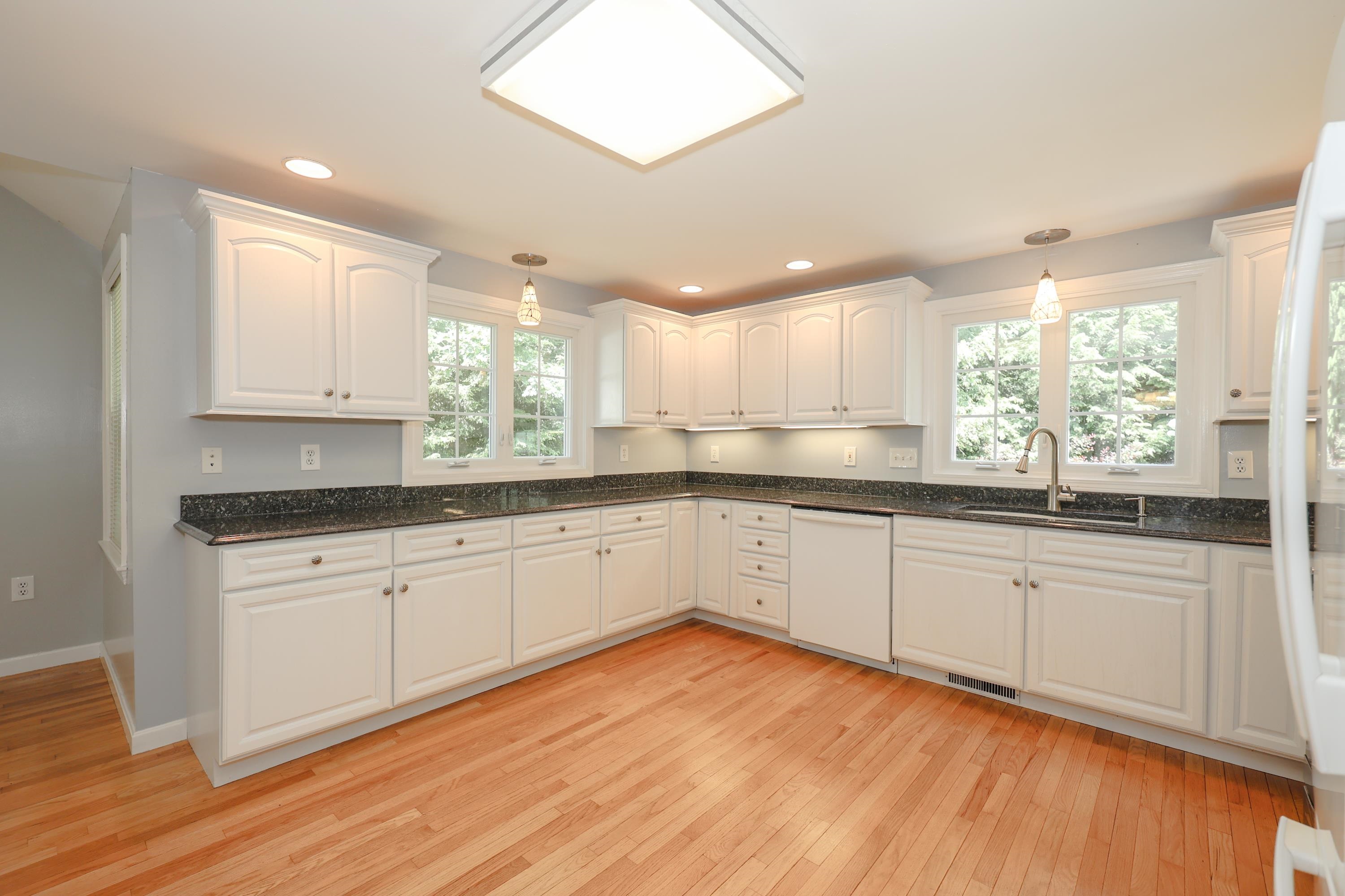 70 Thornton Ferry Rd II Amherst, NH 03031 - Photo 8 of 40 Gallery Image 8