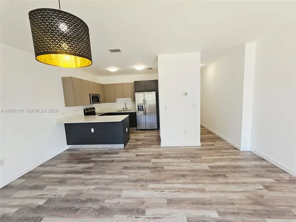 $3,900 | 127 Northeast 184th Terrace, Unit 127, Miami, FL 33179