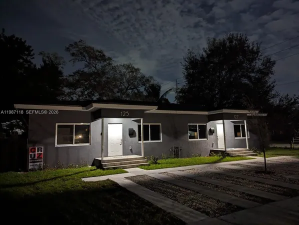 $3,900 | 127 Northeast 184th Terrace, Unit 127, Miami, FL 33179