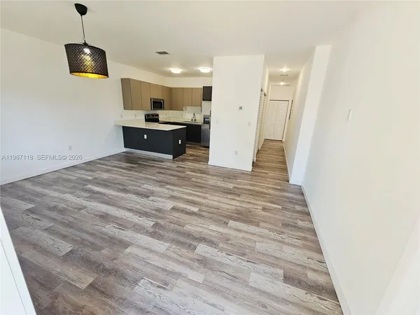 $3,900 | 127 Northeast 184th Terrace, Unit 127, Miami, FL 33179