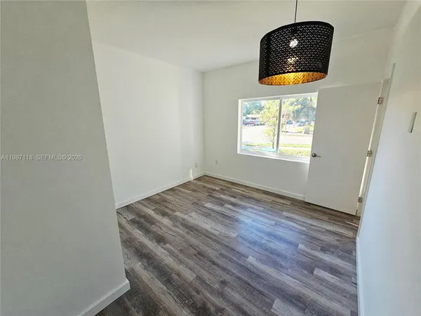 $3,900 | 127 Northeast 184th Terrace, Unit 127, Miami, FL 33179