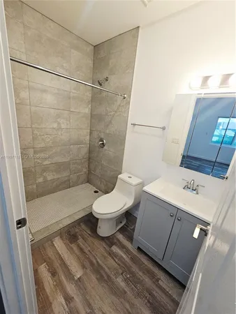 $3,900 | 127 Northeast 184th Terrace, Unit 127, Miami, FL 33179