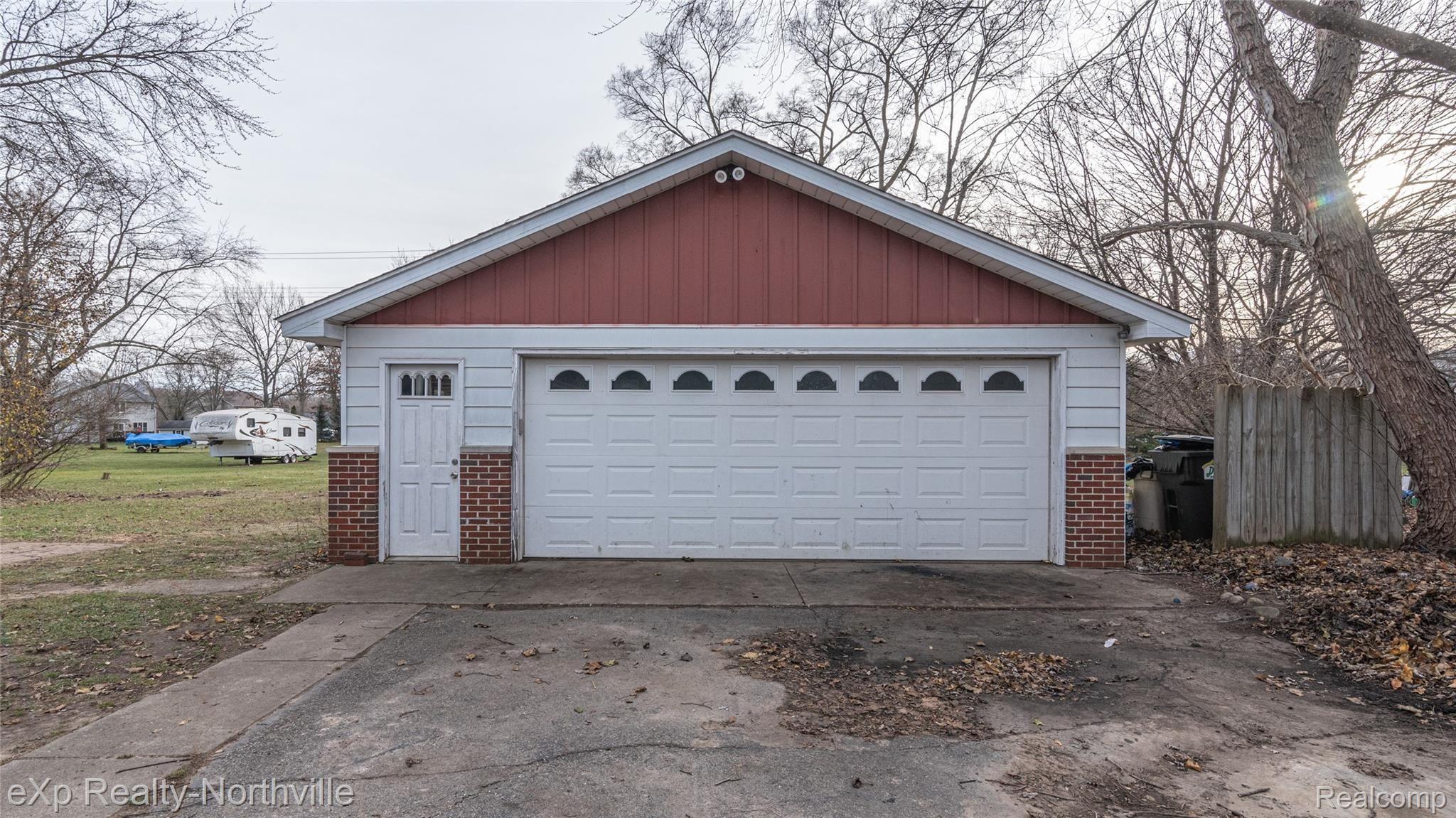 10872 Spencer Road Brighton, MI 48114 - Photo 4 of 45 003_30.jpg