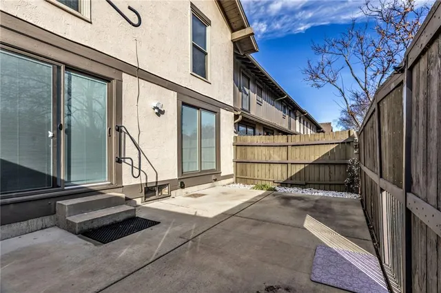 $285,000 | 10239 Robinson Street, Overland Park, KS 66212