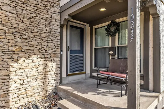 $285,000 | 10239 Robinson Street, Overland Park, KS 66212