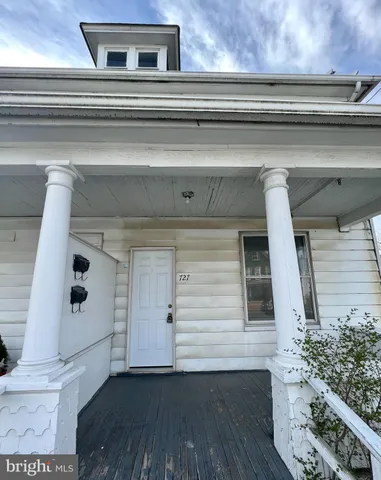 $930 | 727 Virginia Avenue, Martinsburg, WV 25401