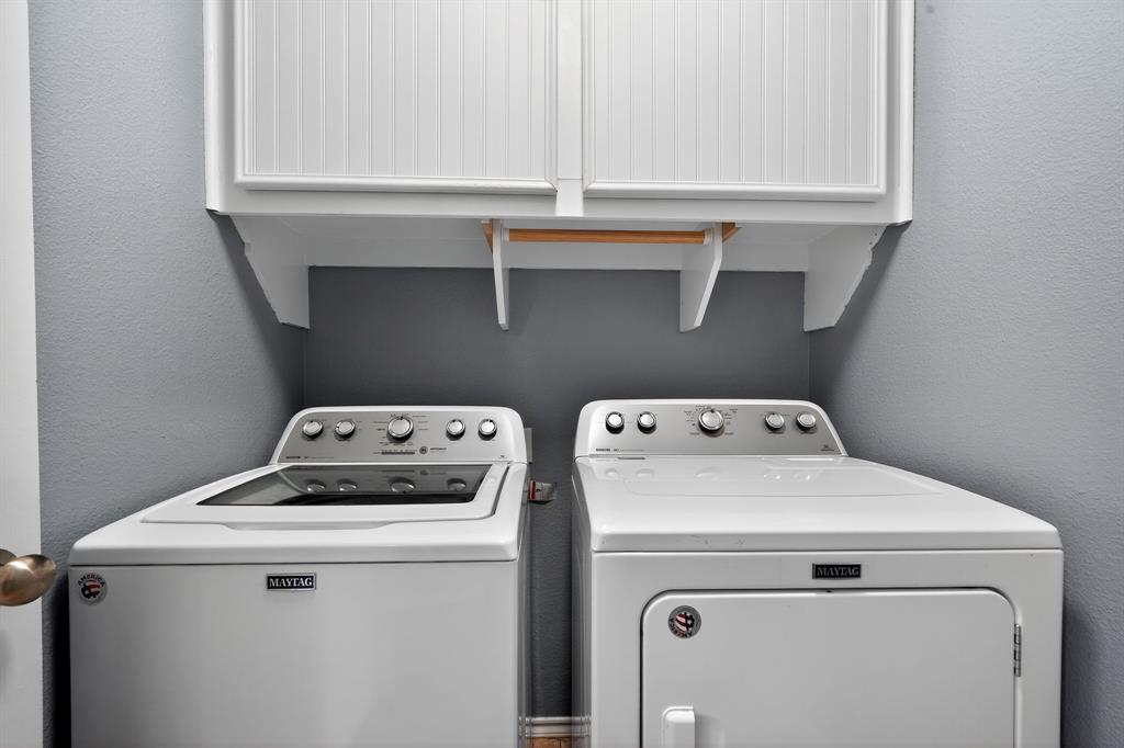 604 McAnear Street Cleburne, TX 76033 - Photo 16 of 18 a utility room with dryer and washer