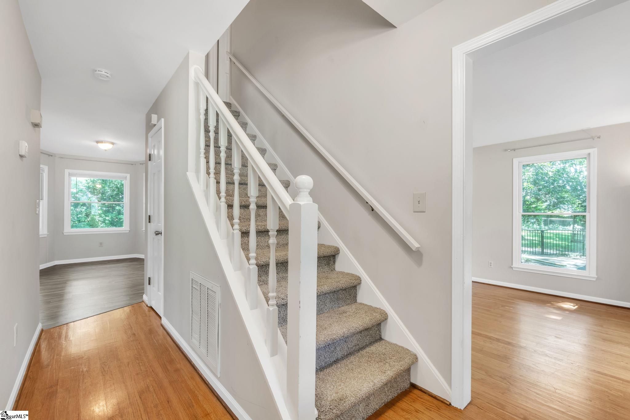521 Fruitville Road Greenville, SC 29607 - Photo 4 of 31 Gallery Image 4