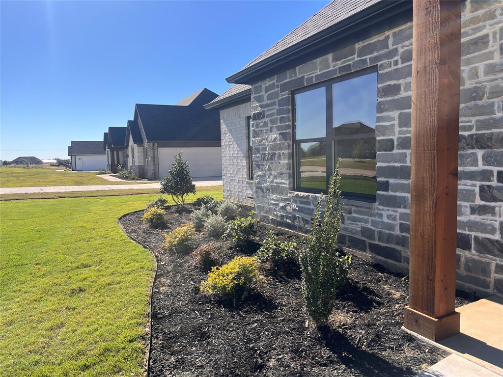 1404 Dixie Road Whitesboro, TX 76273 - Photo 8 of 37