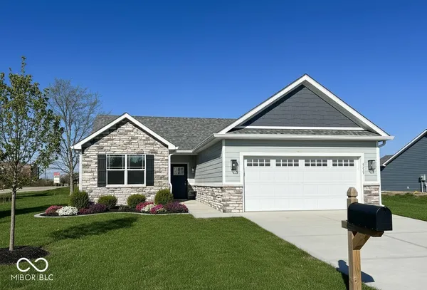 $352,900 | 6629-12 Oaks Drive, Anderson, IN 46013