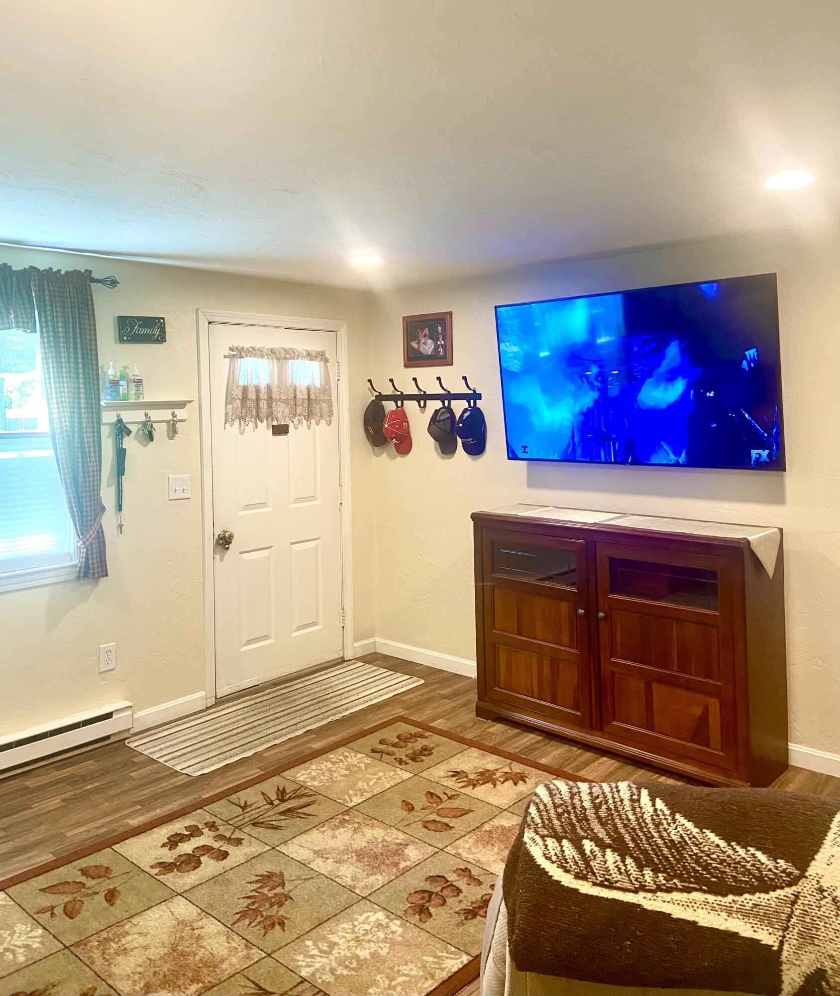 300 Falmouth Road, Unit 13B Mashpee, MA 02649 - Photo 5 of 12 Living Room2