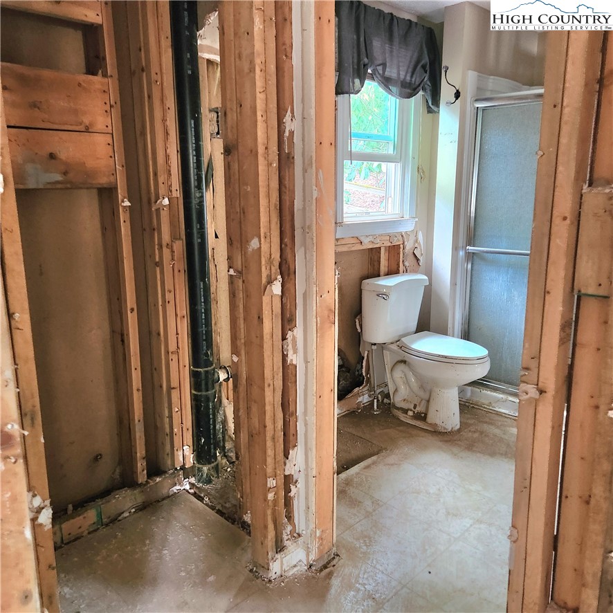 58 River Road Newland, NC 28657 - Photo 13 of 28 a bathroom with a toilet and a shower