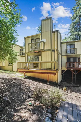 a blue sign that is sitting in front of a house
