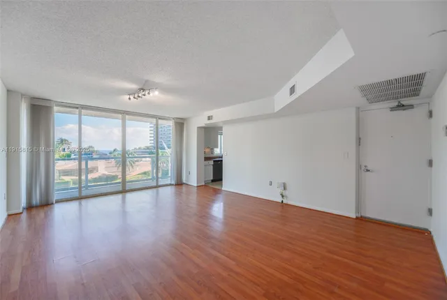 $550,000 | 5900 Collins Avenue, Unit 506, Miami Beach, FL 33140