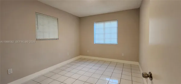 $2,400 | 800 Southwest 10th Avenue, Unit 810, Hallandale Beach, FL 33009