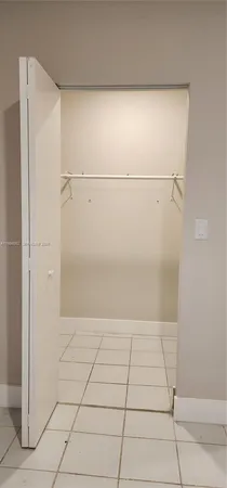 $2,400 | 800 Southwest 10th Avenue, Unit 810, Hallandale Beach, FL 33009