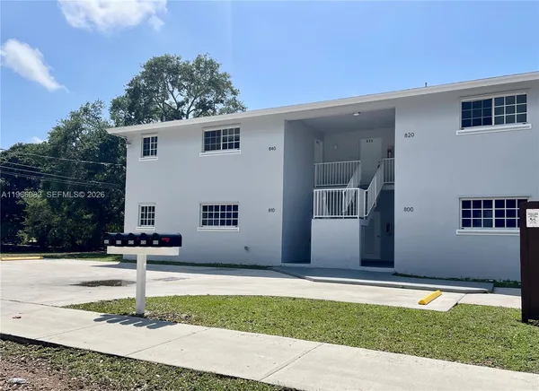 $2,400 | 800 Southwest 10th Avenue, Unit 810, Hallandale Beach, FL 33009