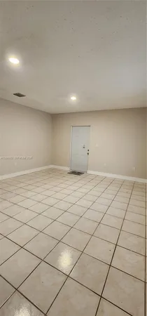 $2,400 | 800 Southwest 10th Avenue, Unit 810, Hallandale Beach, FL 33009