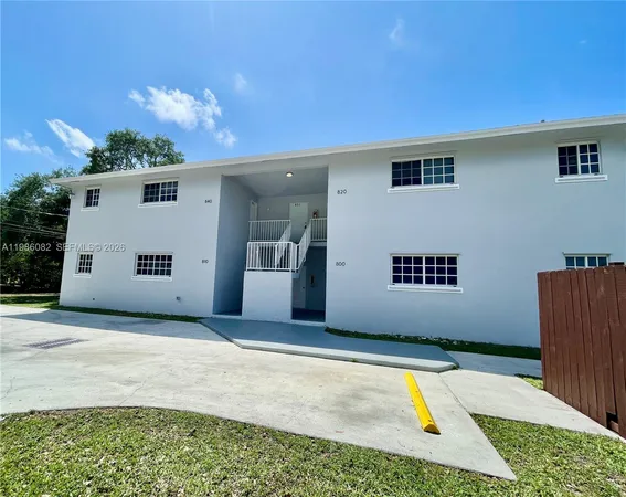 $2,400 | 800 Southwest 10th Avenue, Unit 810, Hallandale Beach, FL 33009