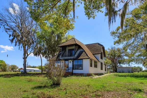 a view of a house with a yard
