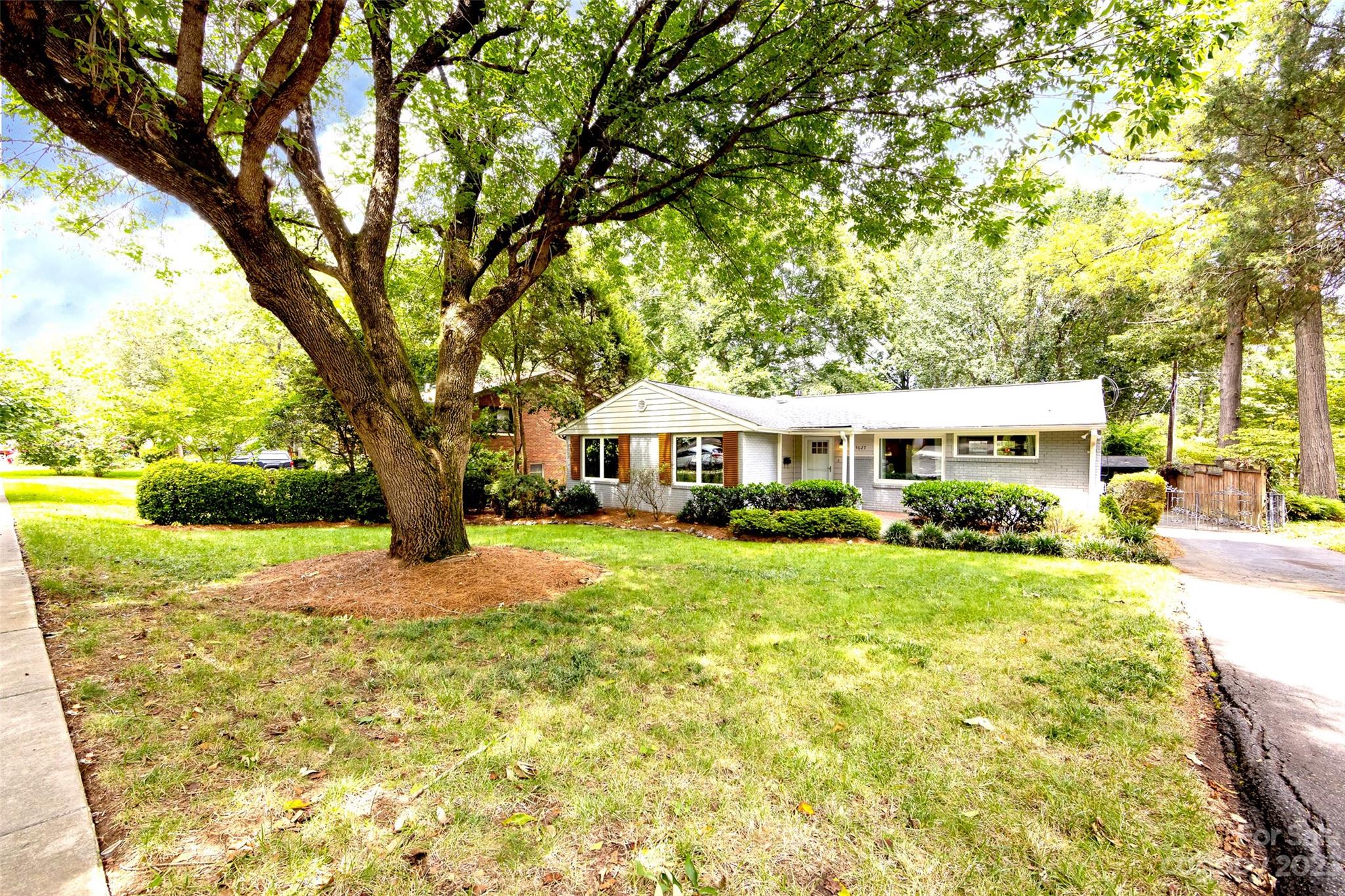 5627 Murrayhill Road Charlotte, NC 28210 - Photo 3 of 43 Gallery Image 3