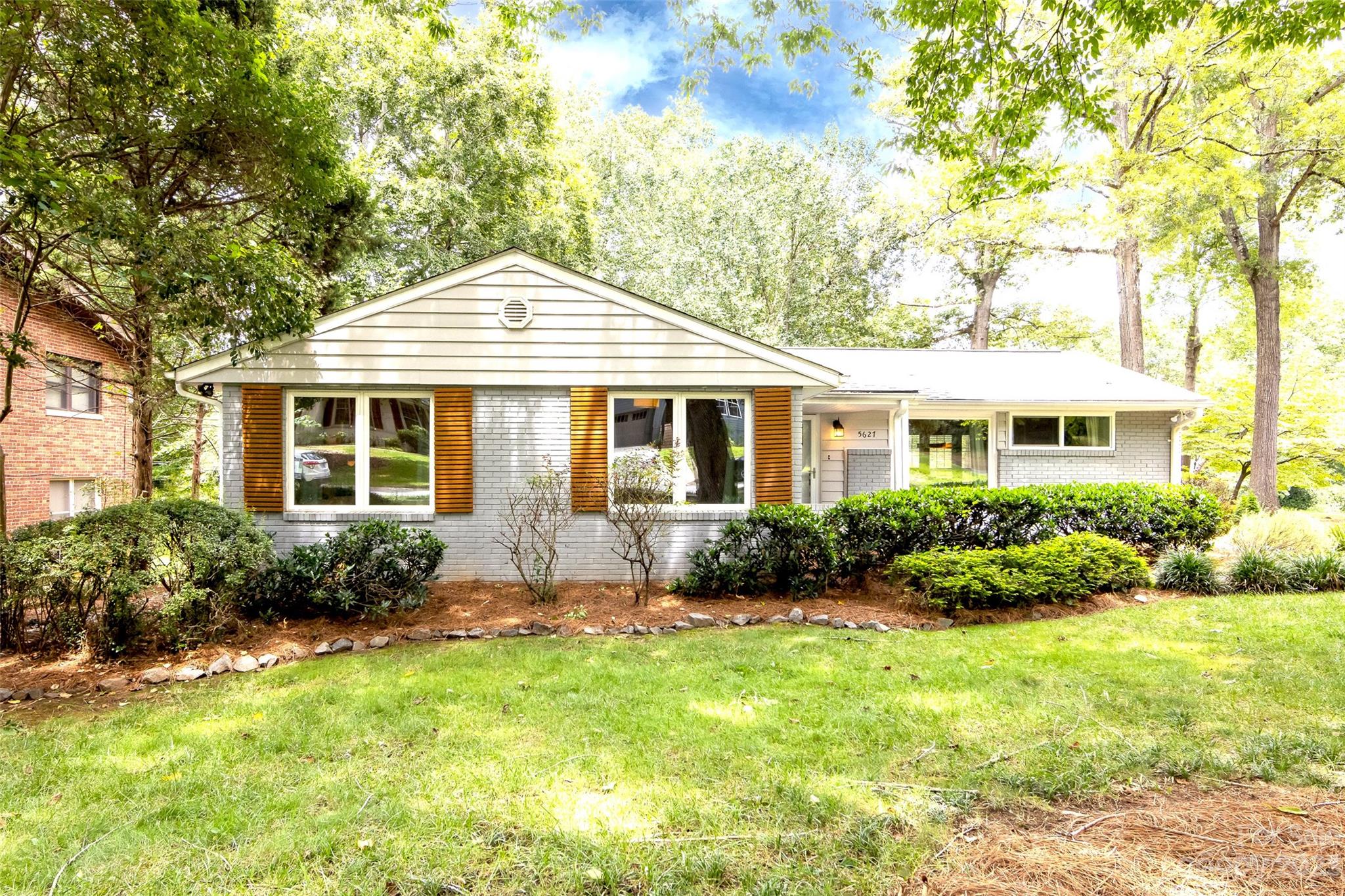5627 Murrayhill Road Charlotte, NC 28210 - Photo 4 of 43 Gallery Image 4
