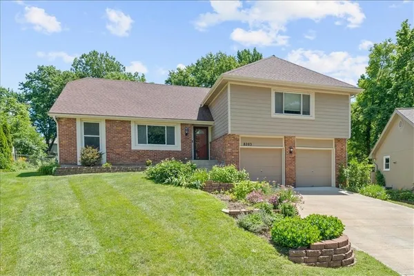 $425,000 | 8203 Hauser Street, Lenexa, KS 66215