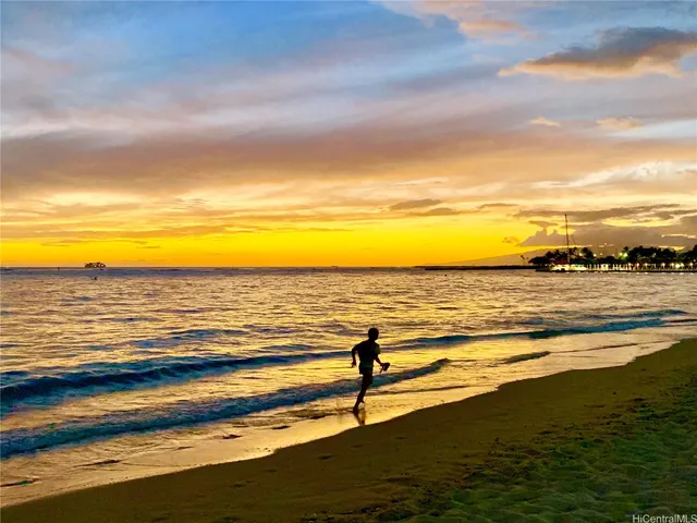 $1,900 | 445 Seaside Avenue, Unit 1112, Honolulu, HI 96815