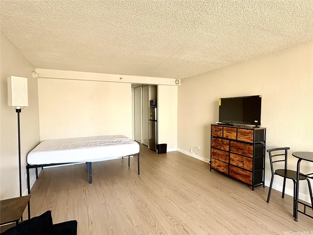 $1,900 | 445 Seaside Avenue, Unit 1112, Honolulu, HI 96815