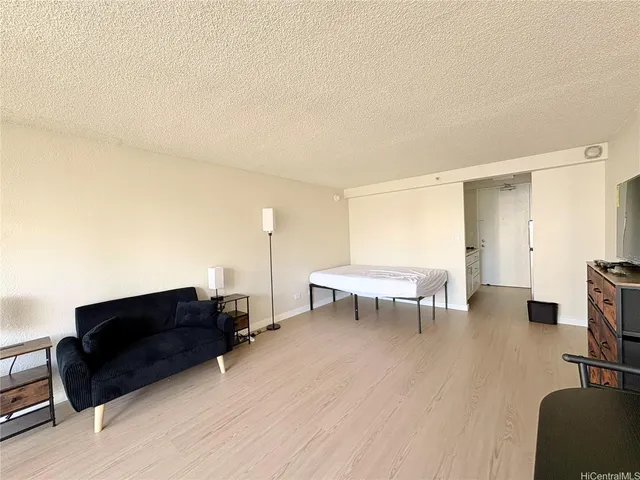 $1,900 | 445 Seaside Avenue, Unit 1112, Honolulu, HI 96815