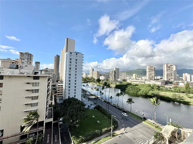 $1,900 | 445 Seaside Avenue, Unit 1112, Honolulu, HI 96815