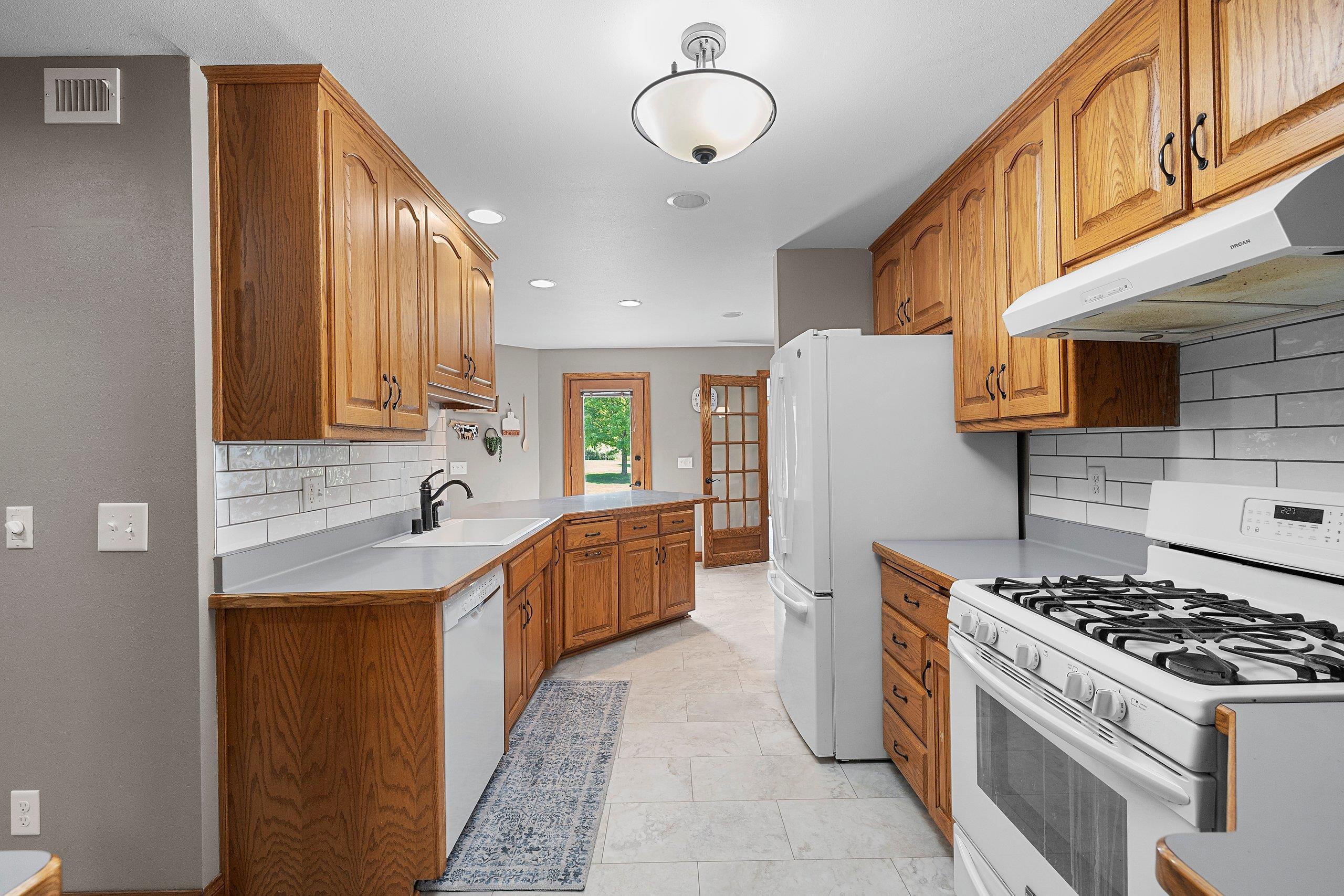 1009 Brill Road Kaukauna, WI 54130 - Photo 11 of 75