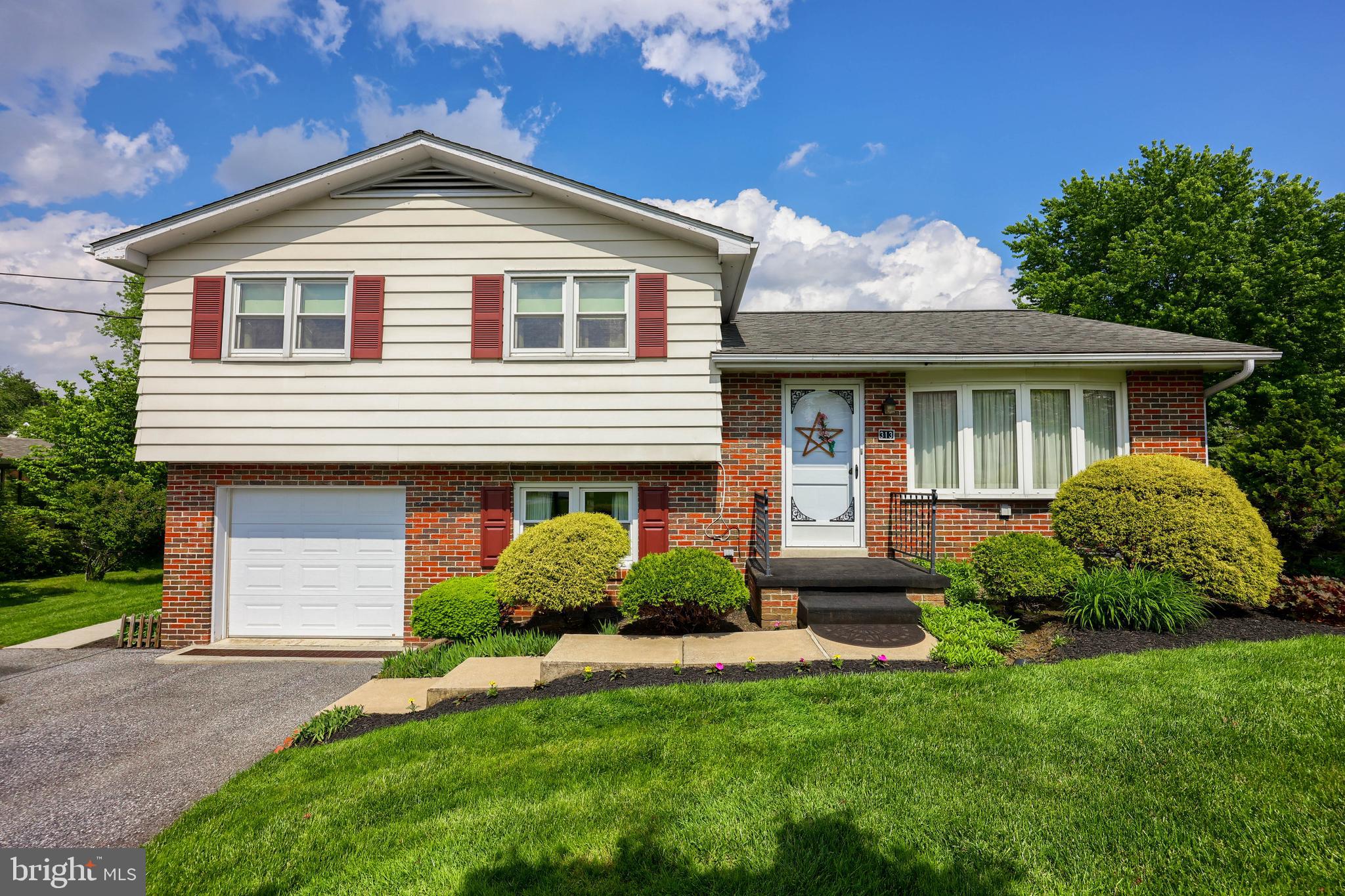 313 Lampeter Road Lancaster, PA 17602 - Photo 2 of 49 Gallery Image 2