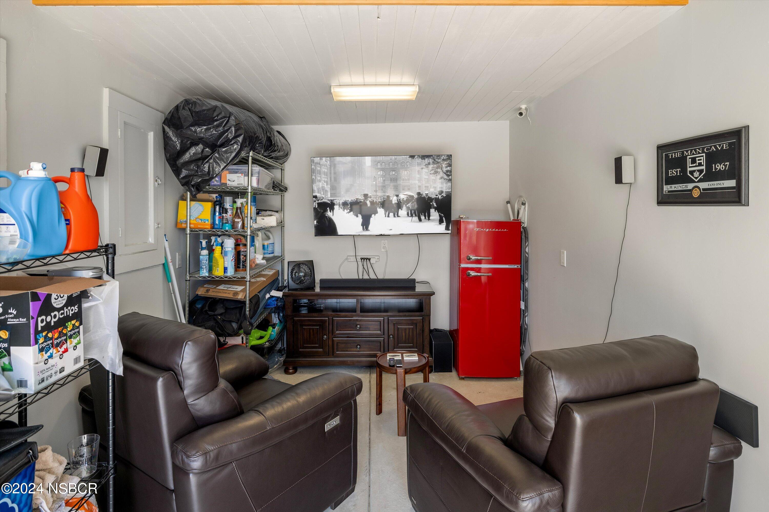 1104 Castillo Street Santa Barbara, CA 93101 - Photo 20 of 23 Garage