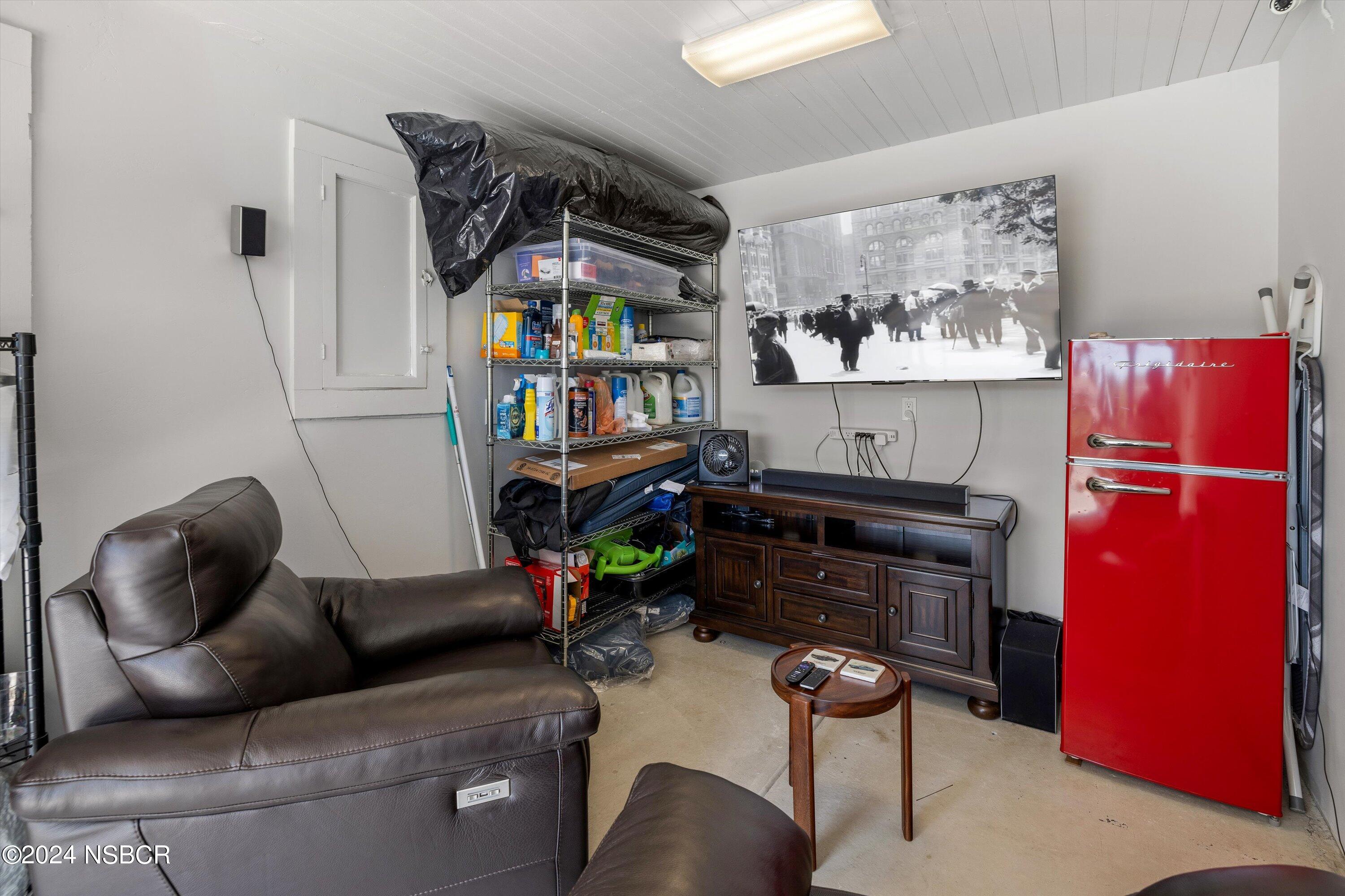 1104 Castillo Street Santa Barbara, CA 93101 - Photo 21 of 23 Garage