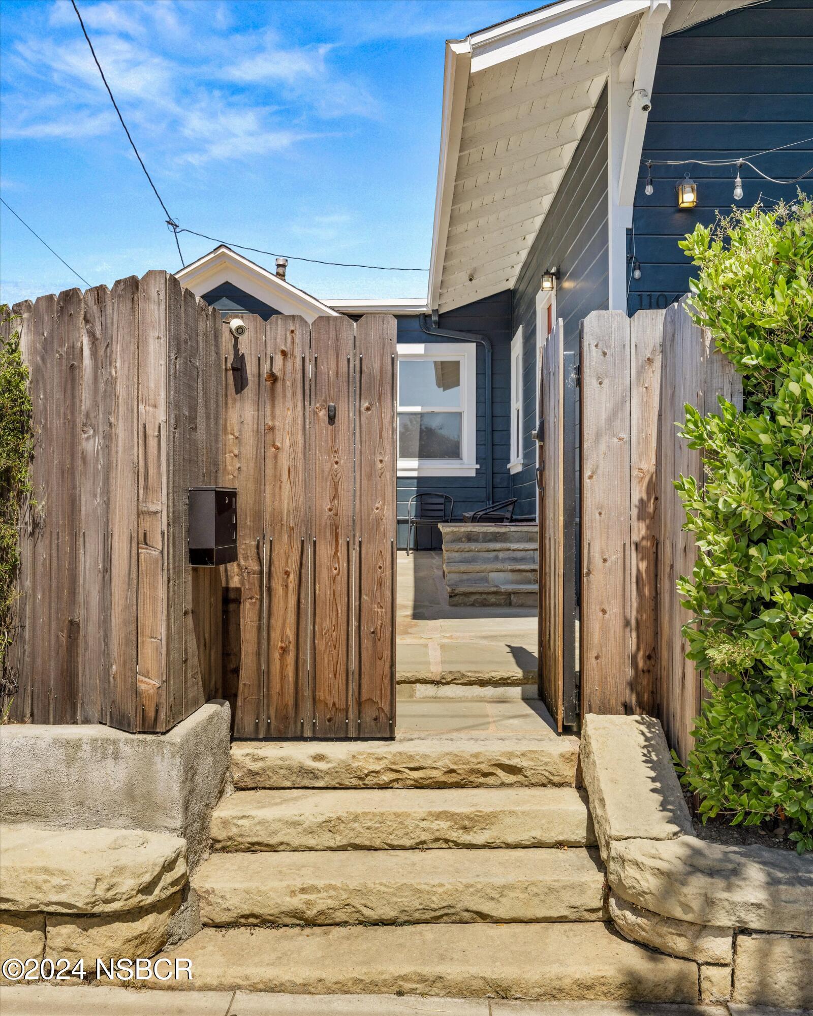 1104 Castillo Street Santa Barbara, CA 93101 - Photo 4 of 23 Front Gate