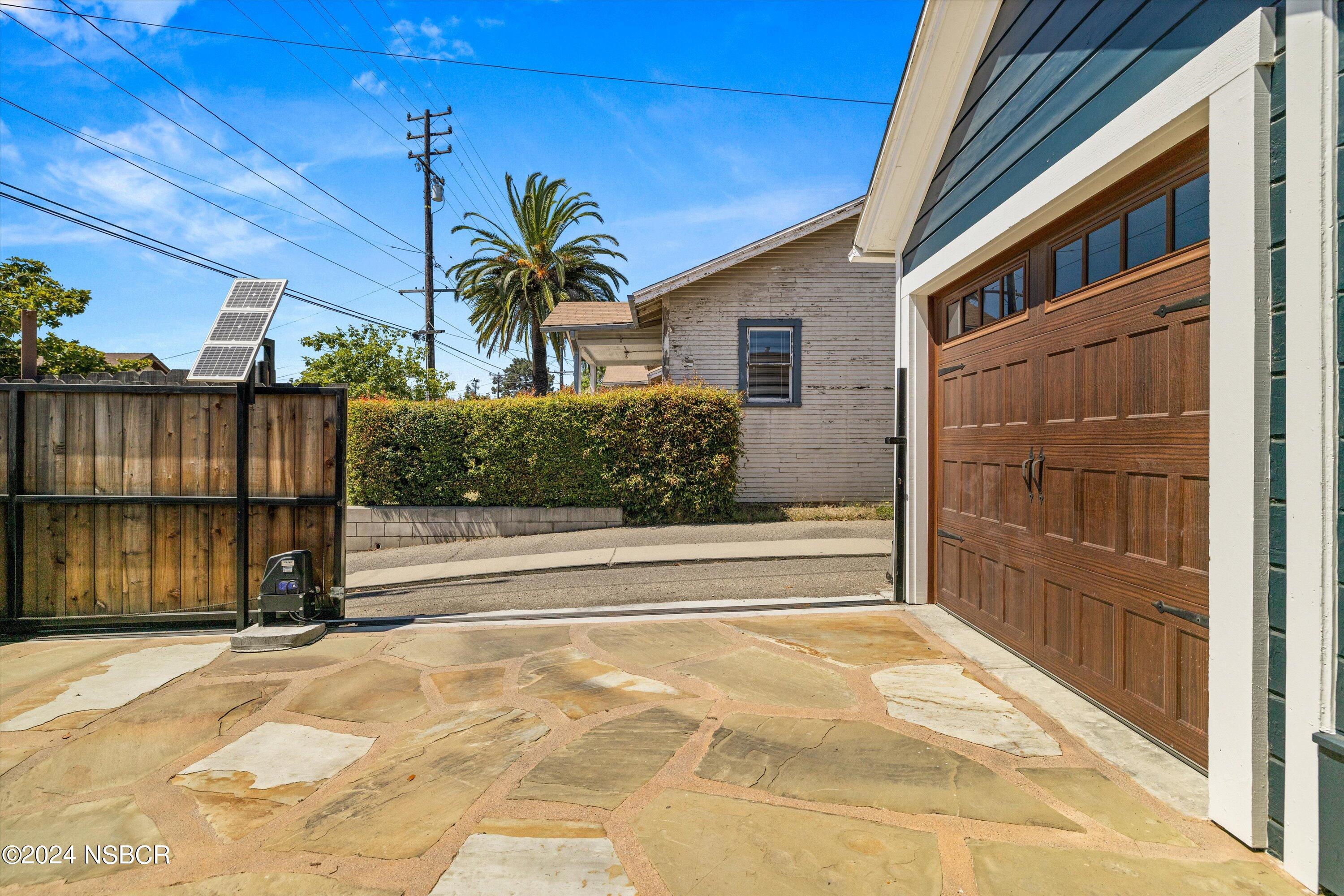 1104 Castillo Street Santa Barbara, CA 93101 - Photo 7 of 23 Garage/Driveway