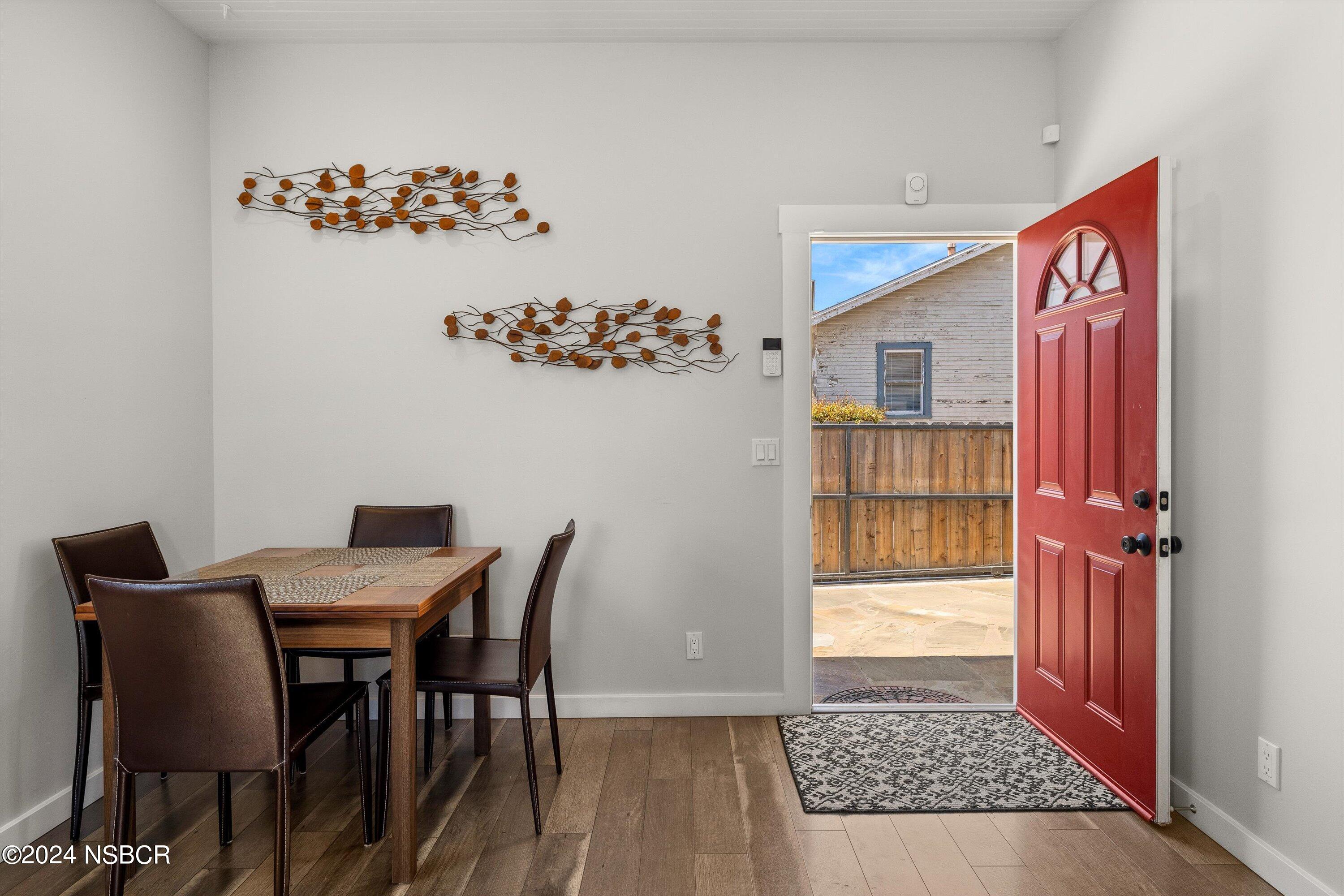 1104 Castillo Street Santa Barbara, CA 93101 - Photo 8 of 23 Entrance