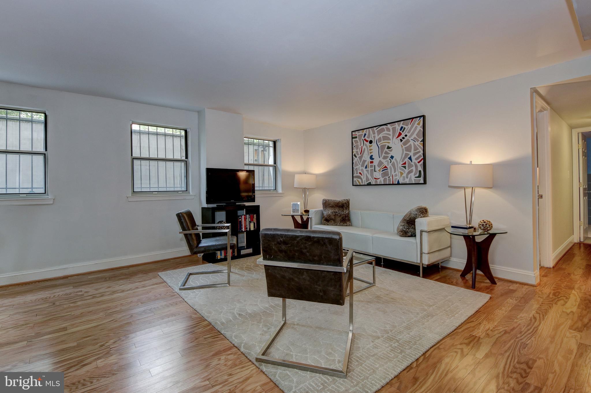 1621 T Street Northwest, Unit T2 Washington, DC 20009 - Photo 3 of 41 Living room