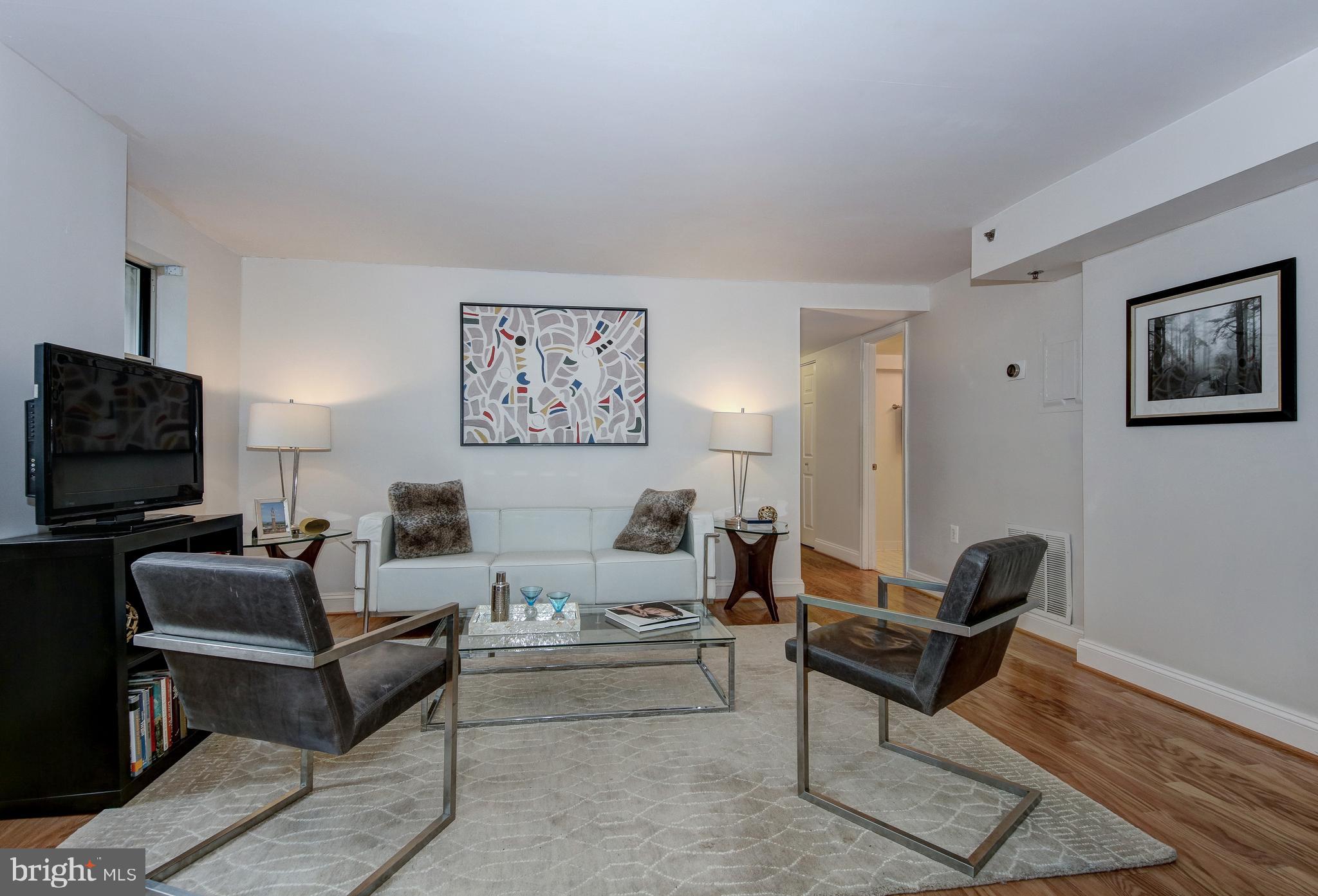 1621 T Street Northwest, Unit T2 Washington, DC 20009 - Photo 4 of 41 Living room