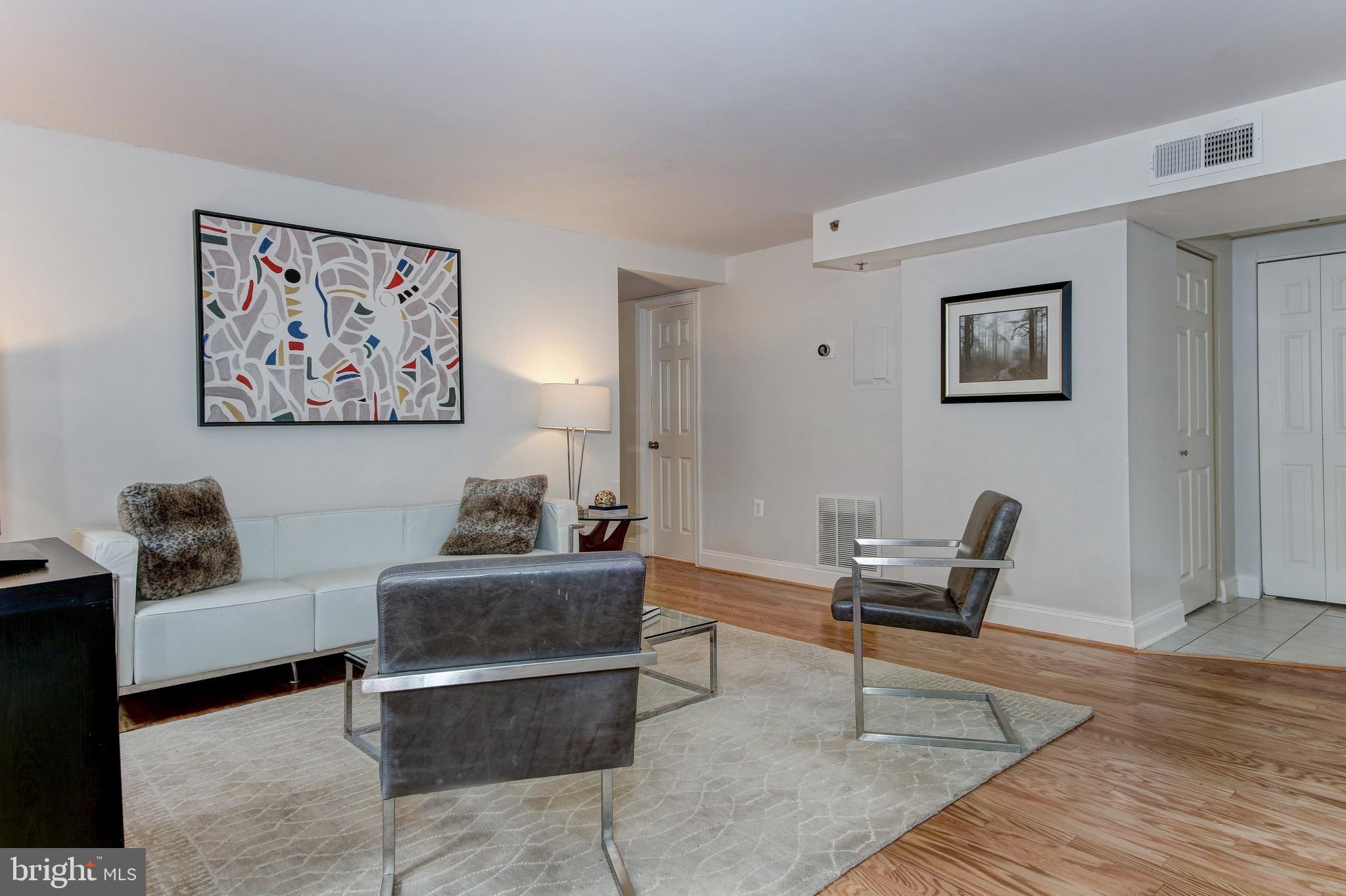 1621 T Street Northwest, Unit T2 Washington, DC 20009 - Photo 5 of 41 Living room