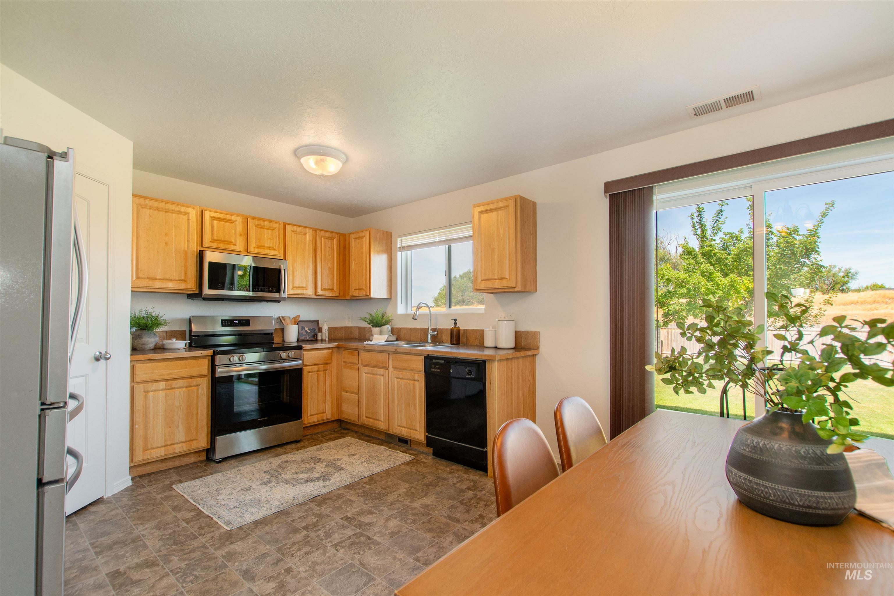16168 Greenfield Way Caldwell, ID 83607 - Photo 10 of 32