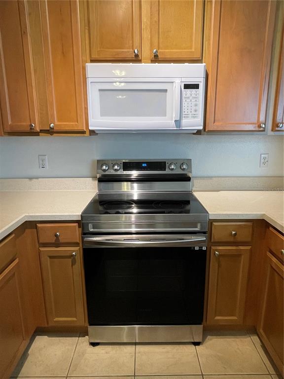 4282 Morton Court Lakeland, FL 33813 - Photo 20 of 72 a stove top oven sitting inside of a kitchen