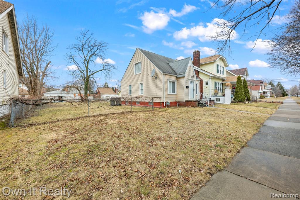 7335 Maple Street Dearborn, MI 48126 - Photo 4 of 34