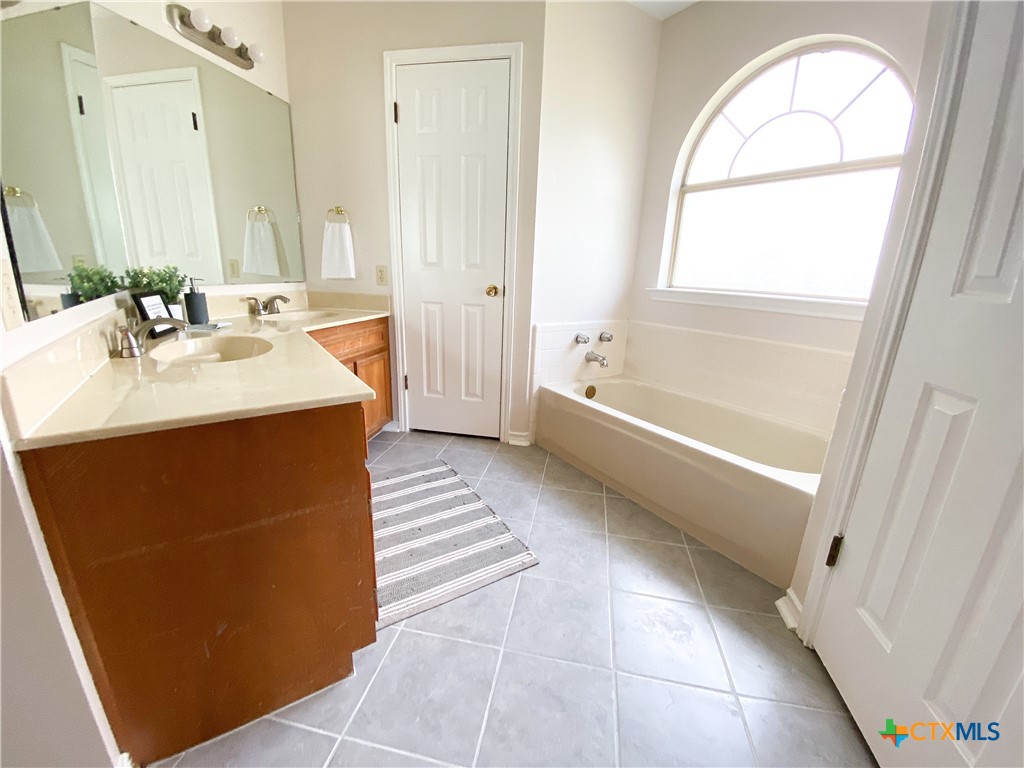 2703 Larkspur Drive Killeen, TX 76549 - Photo 11 of 17 a bathroom with a sink a bathtub and a shower
