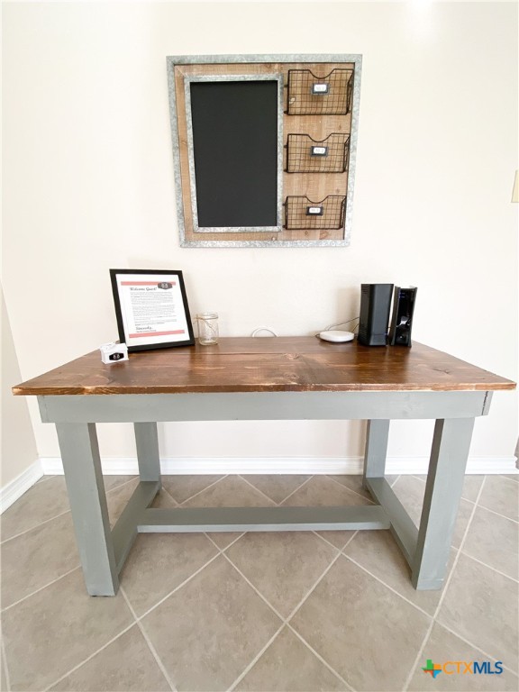 2703 Larkspur Drive Killeen, TX 76549 - Photo 6 of 17 a living room with a furniture and a flat screen tv